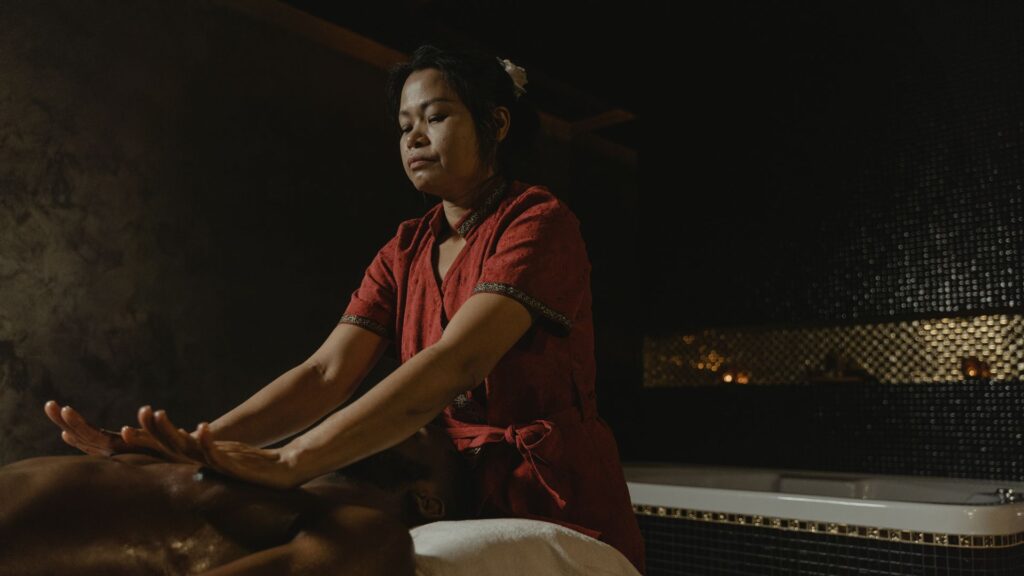 Terapeutas expertos certificados en masajes en Quito